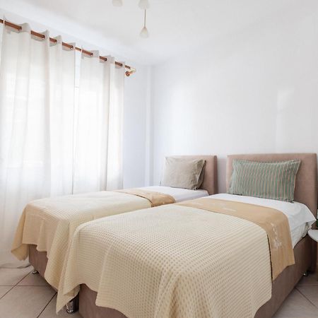 Apartment Next To The Sea Paralia Dionysiou Exterior foto