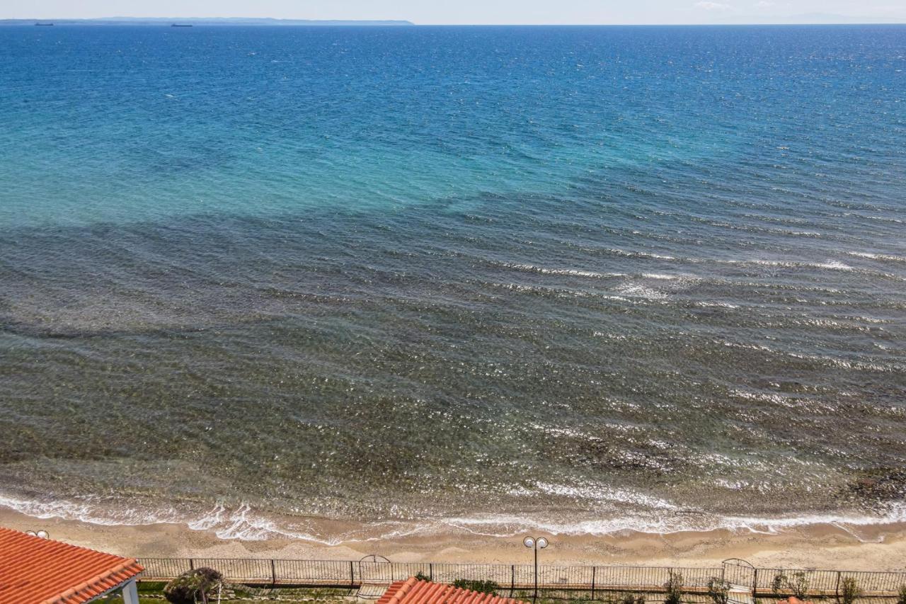 Apartment Next To The Sea Paralia Dionysiou Exterior foto