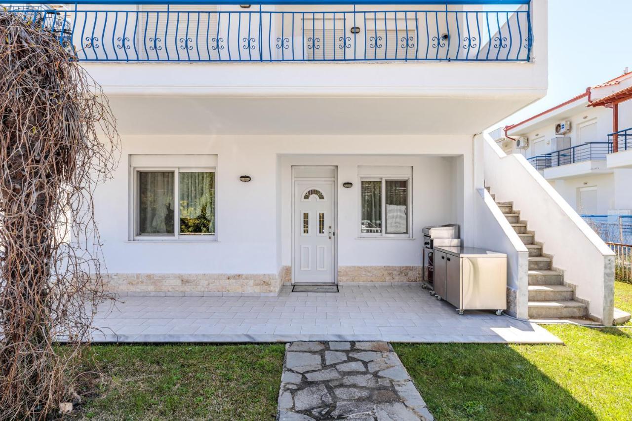 Apartment Next To The Sea Paralia Dionysiou Exterior foto